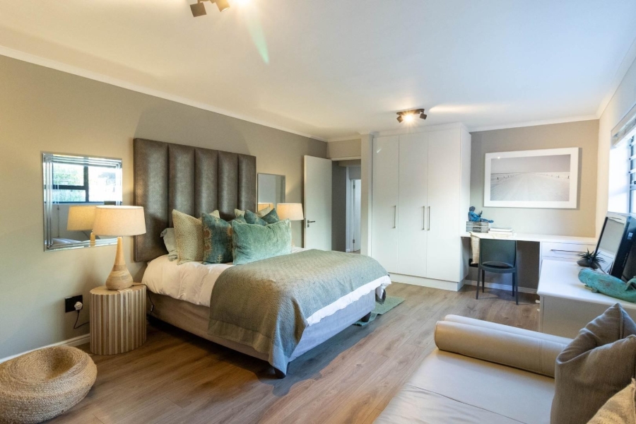 5 Bedroom Property for Sale in De Kelders Western Cape